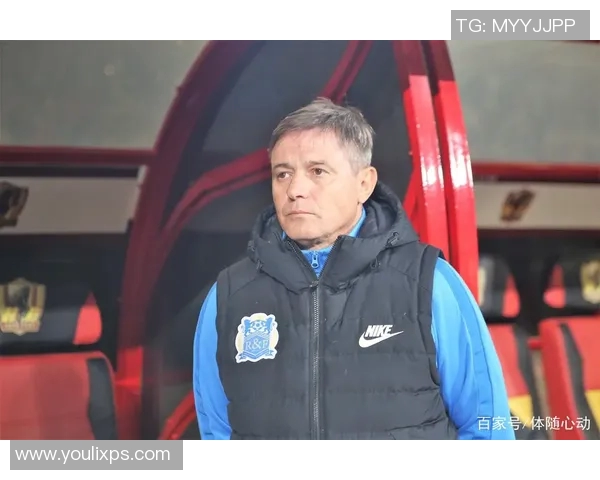 当足球明星遇上小说解说她的心动瞬间与梦想交织的故事