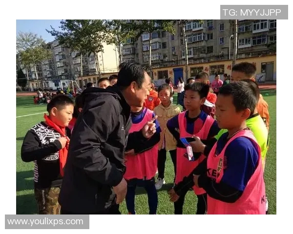 杨丽的足球人生：从草地到绿茵场的深度对话与心路历程